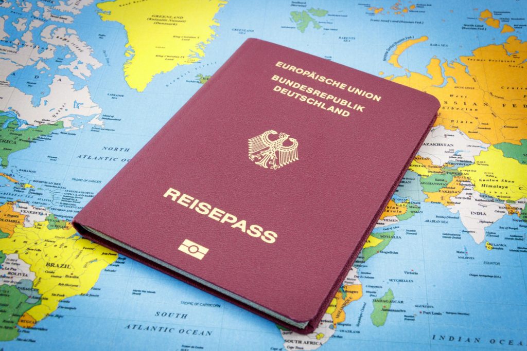 Chuẩn bị đầy đủ giấy tờ, hồ sơ cần thiết xin visa Đức