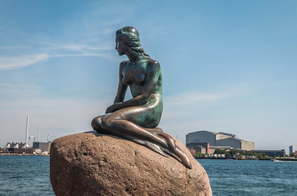 Bức tượng nàng tiên cá khi du lịch Copenhagen