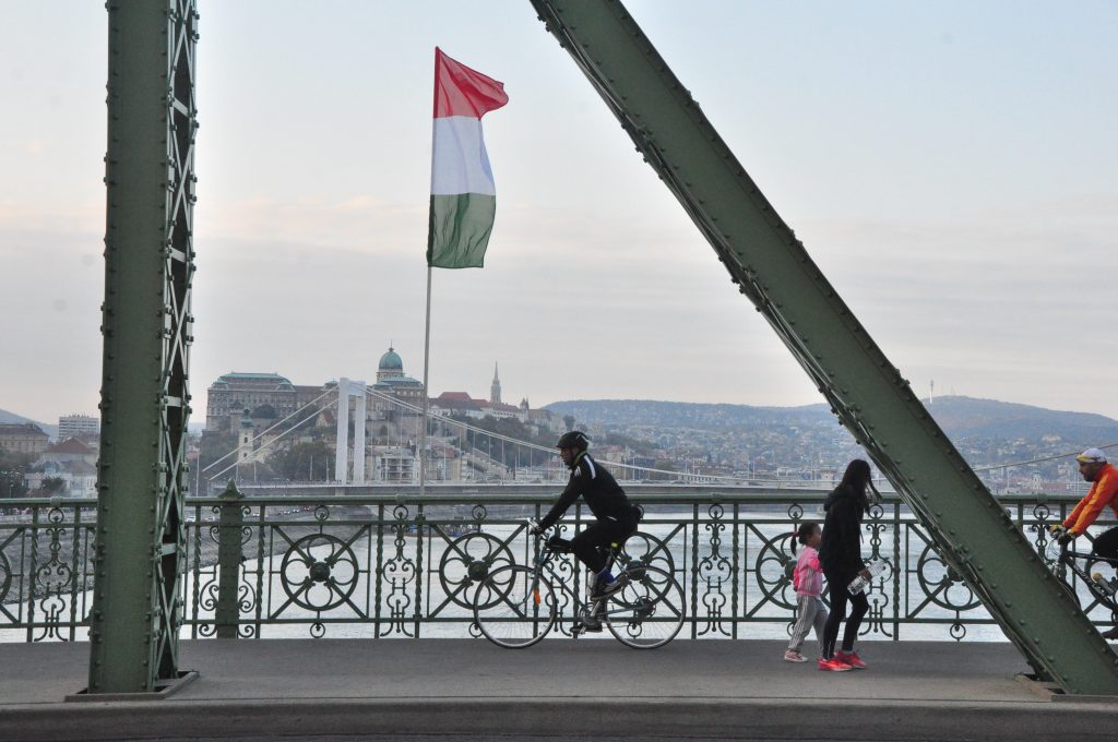 Đương đơn xin visa đi Hungary