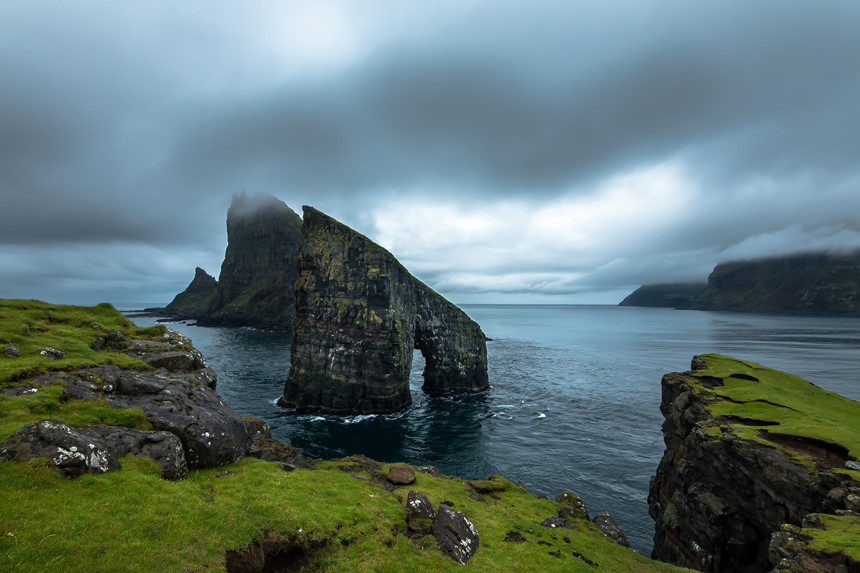 Du lịch quần đảo Faroe tại cổng trời Drangarnir